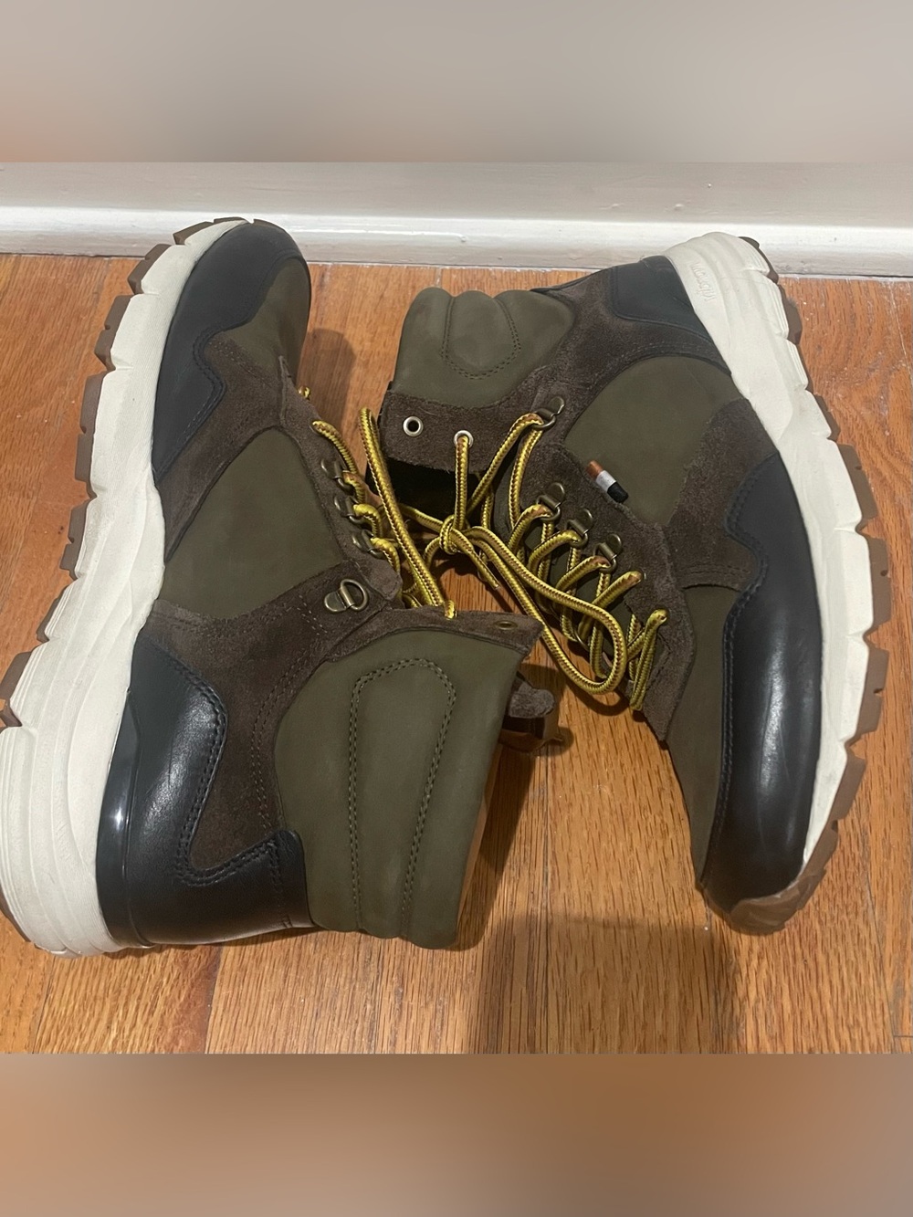 Allen Edmonds Canyon weatherproof high-top sneakers - Picture 4 of 9